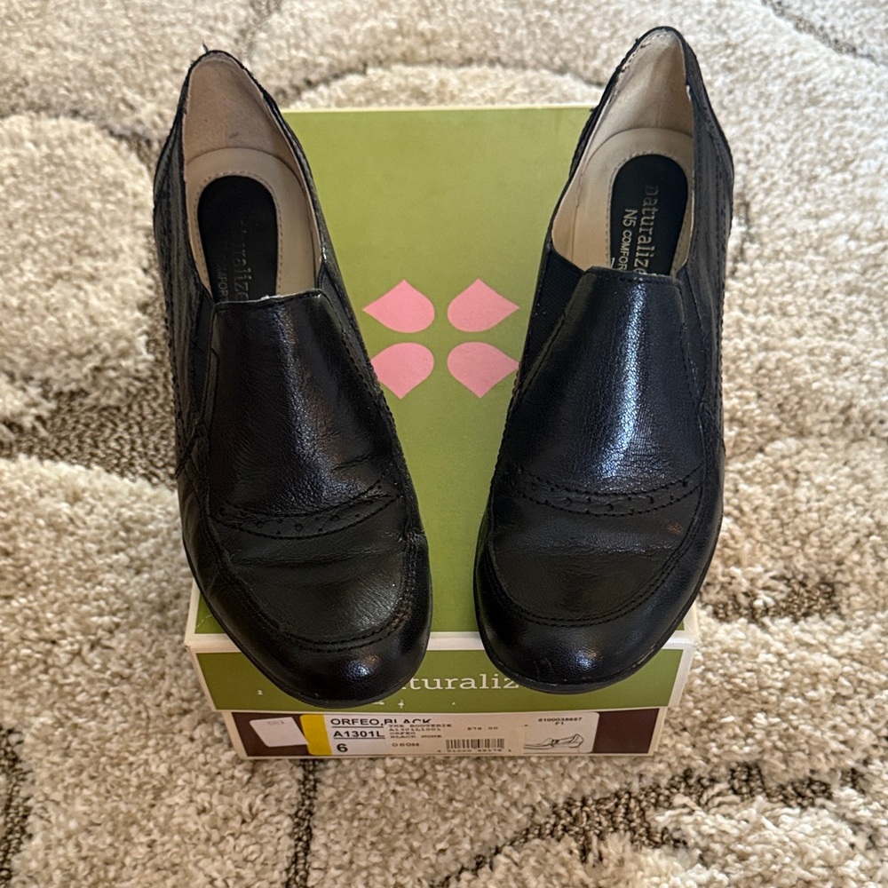 Naturalizer Classic Black Leather Loafers